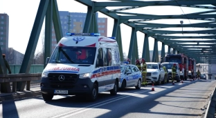 Najechanie na tył. Niewielkie utrudnienia na moście