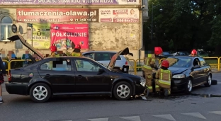 Zderzenie czołowe na skrzyżowaniu. Ruch wahadłowy