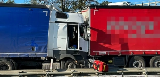 Zderzenie samochodów ciężarowych. Autostrada jest zablokowana