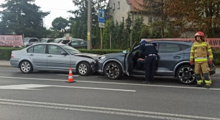 Potrącenie rowerzystek i zderzenie samochodów. Są utrudnienia w przejeździe