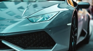 List do redakcji: Nocne wyścigi sportowego Lamborghini po mieście