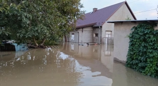 Dom w Starym Otoku kolejny raz zniszczony przez wielką wodę. Trwa zbiórka na jego remont